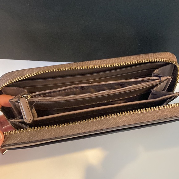 Kate Spade Wallet - Picture 7 of 9